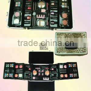 Aluminium Cosmetic Set thumbnail-1