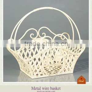 Metal Wire Gift Basket thumbnail-1