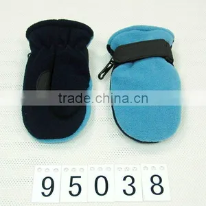 Fleece Gloves thumbnail-1
