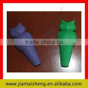 Funny Owl Silicon Wine Pourer Stopper thumbnail-3