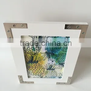 2016 New Style Wooden Photo Frame With Metal Corners for Decorative thumbnail-3