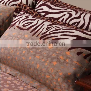 2015 Hot Sale Luxury Leopard Stripe Printed Flannel Throw Bedding Set thumbnail-3