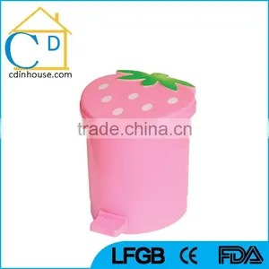 Cute Strawberry Plastic Table Office Desk Rubbish Bin With Lid thumbnail-1