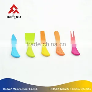 New Design Colorful Non-stick Coating Cheese Knife Set thumbnail-1