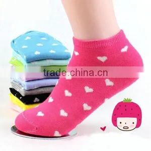 Solid Color Love Heart Pattern Cotton Women Ankle Socks thumbnail-1