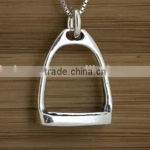 New Arrival!!! Custom Cheap Stirrup Charm Pendant Stainless Steel Horse Pendant Litter Silver Stirrup Pendant Wholesale Quality Choice thumbnail-2