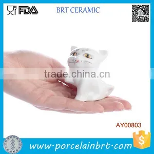 Lovely Small Cearmic Cat Figurine thumbnail-1