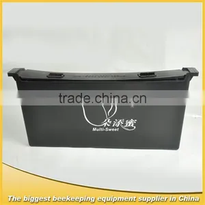 Hot Sale Beehive Frame Deep Plastic Bee Feeder With Ladder of Bee Keeping Equipment Made in China thumbnail-4