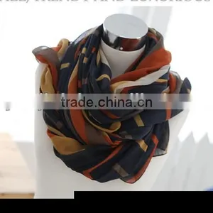 2014 Hotsale 100% Polyester Geometic Printed Woman Scarf thumbnail-2