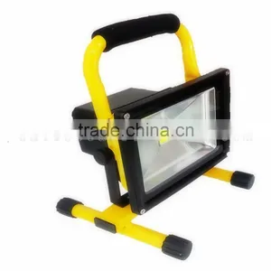 2016 New IP65 50w 100w 200w Portable Rechargeable Led Flood Light With CE ROHS Warm White 3 Years Warranty thumbnail-4
