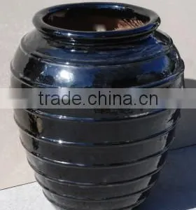 Medium Urn With Rim, thumbnail-1