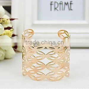 Wholesale Ellipse Superposition Jewelry Hollow Design Wide Bangle for Promotion thumbnail-1
