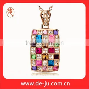Noble Colorful Queen Pendant Necklace thumbnail-1