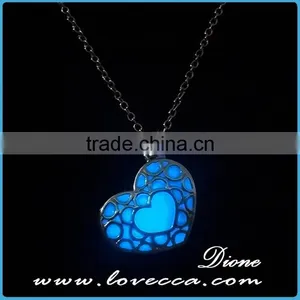New Fashion Glowing Crystal Heart Necklace for Sale thumbnail-3