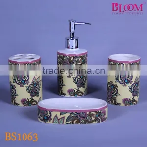 China Supplier Colorful Bathroom Accessories Set thumbnail-5