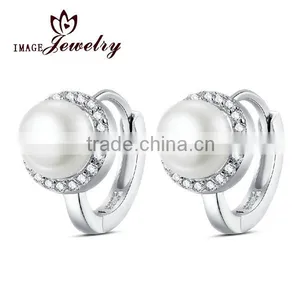 Lady's Delicate Pearl Earrings Elegant Cuff Earrings With Rhinestone thumbnail-1