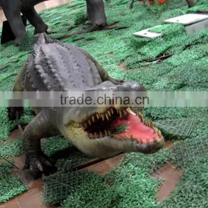 Crocodile Statue Stay on the Base of Water thumbnail-1