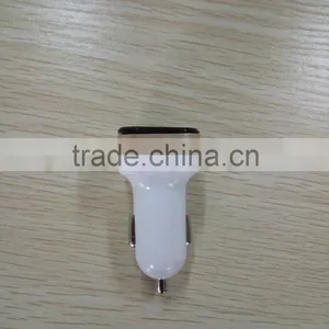 Cheap Wholesale White and Silver Dual USB Car Charger for Mobile Devices Customized Mini Universal USB Port thumbnail-3