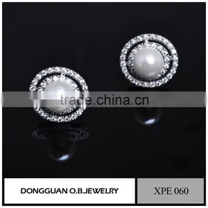 Jewelry Fashion Stud Pearl Earring for Women, Simple Designer Silver Earrings thumbnail-4