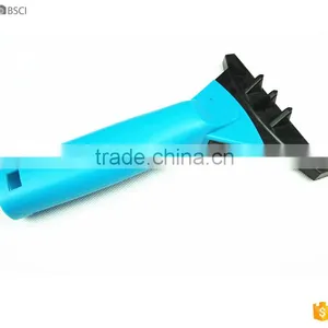 Small Plastic Ice Scraper Ice Breaker With Short Handle thumbnail-3