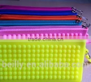 Hot Selling Fashionable Customized Silicone Hand Bag for Ladies thumbnail-3