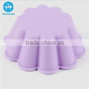 Pretty Flower Shaped Cake Baking Pan thumbnail-1