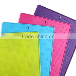 China Supplier Bulk Wholesale FDA Grade Silicone Pet Mat Dog Beds Pet Beds Dish Mats thumbnail-1