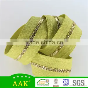 China Manufacturer Yellow Long Chain Bag Metal Zipper thumbnail-2