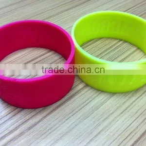 Dongguan Manufacture Debossed Logo Silicone Bracelet thumbnail-1
