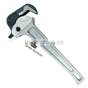 Adjusting Hawk Pipe Wrench thumbnail-3