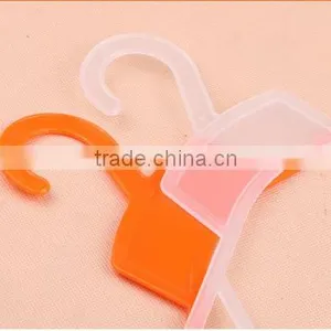 Yiwu Wholesale Body Shape Dispaly Plastic Clothes and Pants Hangers for Kids thumbnail-3