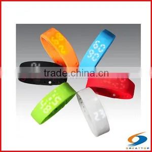 2015 New Hot Sale Manual 3d Sport Led Wristband Pedometer thumbnail-1