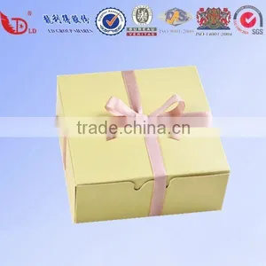 White Papercard Decorative Bowknot Printing Color Gift Box With Design Logo Made in China thumbnail-1