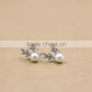 Factory Wholesale Customized Elk Pearl Earring Stup for Christmas thumbnail-2