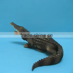 Plastic Crocodile With Rotation thumbnail-1