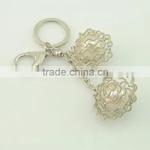 China Souvenir Clear Thread Design Silver Plated Pearl Metal Keychains Wholesale Supplier's Choice thumbnail-3