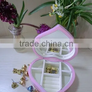 Luxury Varnished Lacquer Heart Shaped Jewelry Music Candy Chocolate Wooden Box Wooden Music Box thumbnail-3