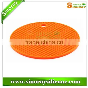 Heart-Resistant Silicone Trivet thumbnail-1