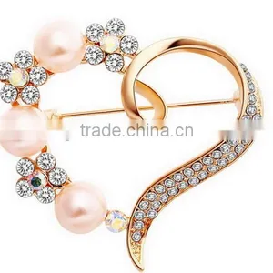 Fahsion Heart With Pearl Crystal Flower Pin Brooch thumbnail-2