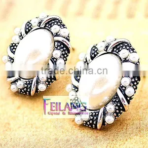 Oval Borders Alloy Earrings Set In Pearl Stud Earrings thumbnail-1