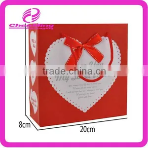 Yiwu Wholesale Heart Design Handle Retail Paper Bag thumbnail-1