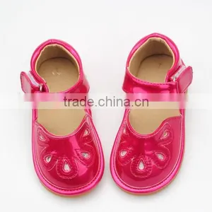 Manufacture 2016 New Arrival OEM Custom Leather Cute Newborn Squeaky Shoes Baby Girl Sandals thumbnail-4