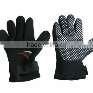 Top Quality Waterproof Neoprene Swimming Gloves thumbnail-1