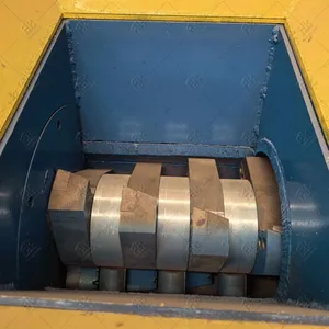 Soft Material Spiral Shredder Textile Fabric Shredding Machine thumbnail-4