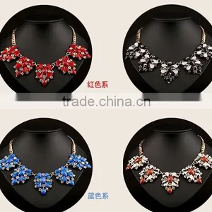 Fancy Design US Latest Women Acrylic Crystal Necklace thumbnail-2