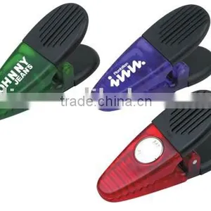 Plastic Magnet Clip thumbnail-1