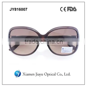 New Square Frame Fashion Sunglasses for Women thumbnail-2