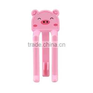 Cartoon Pig Shaped Dust Bin Garbage Bag Clamp thumbnail-1
