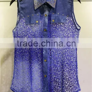 Women's Two-tone Hollowed-out Sleeveless Tops With a Hob-nail Shirt Collar thumbnail-1