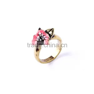 Cheap Wholesale Fashion Crystal and Pink Flower Alloy Ring Antique Gold Ring thumbnail-1